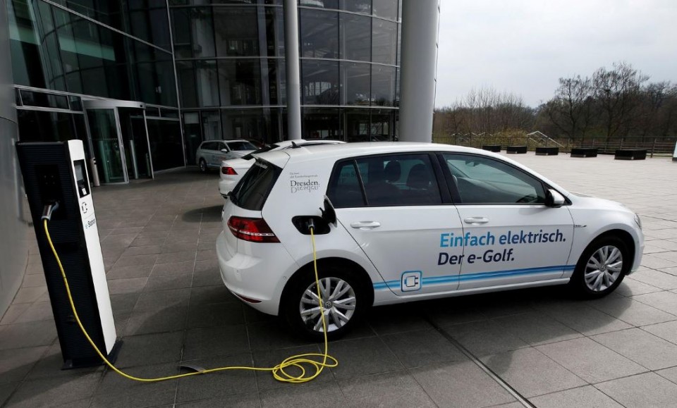 An e-Golf electric car is pictured charging outside the new production line of the Transparent Factory of German carmaker Volkswagen in Dresden, Germany March 30, 2017. REUTERS/Fabrizio Bensch/File Photo